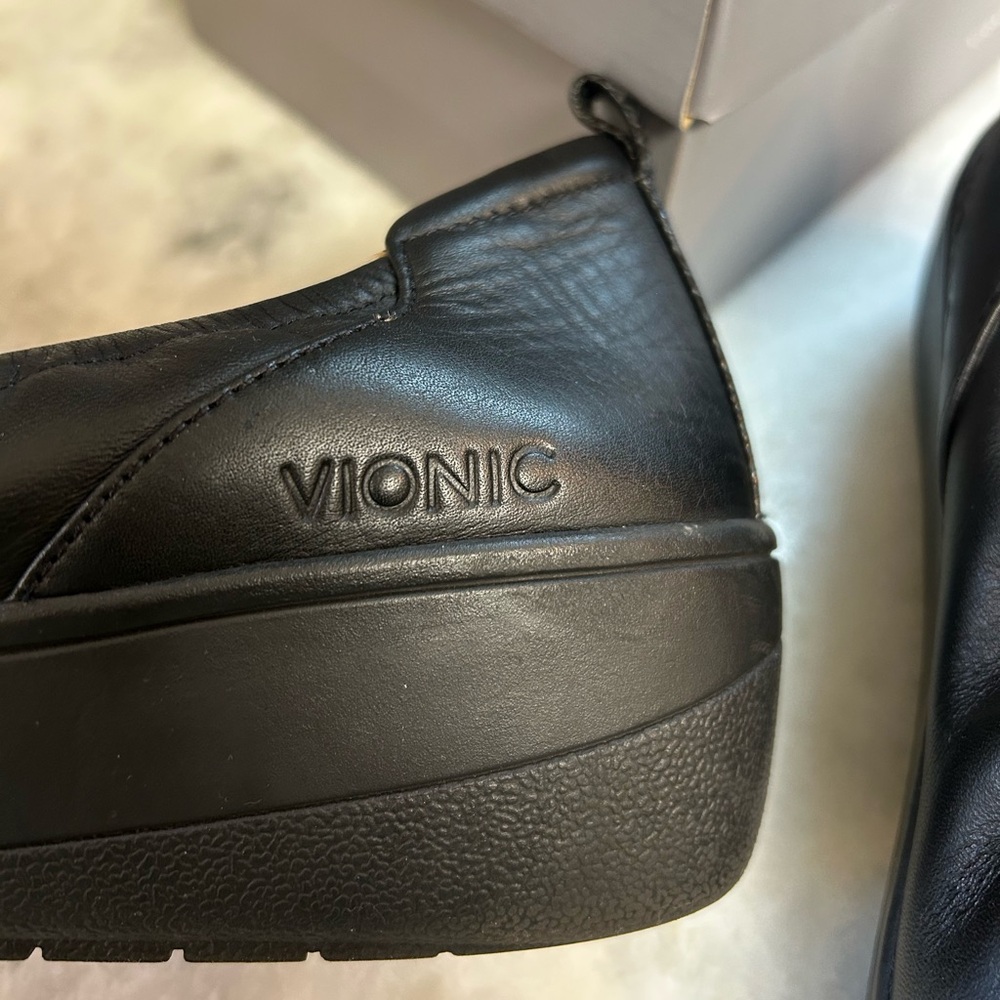 Vionic Jacey Women's Leather Slip-on Wedge Shoe. Black. Women’s US size 10 - Picture 7 of 10
